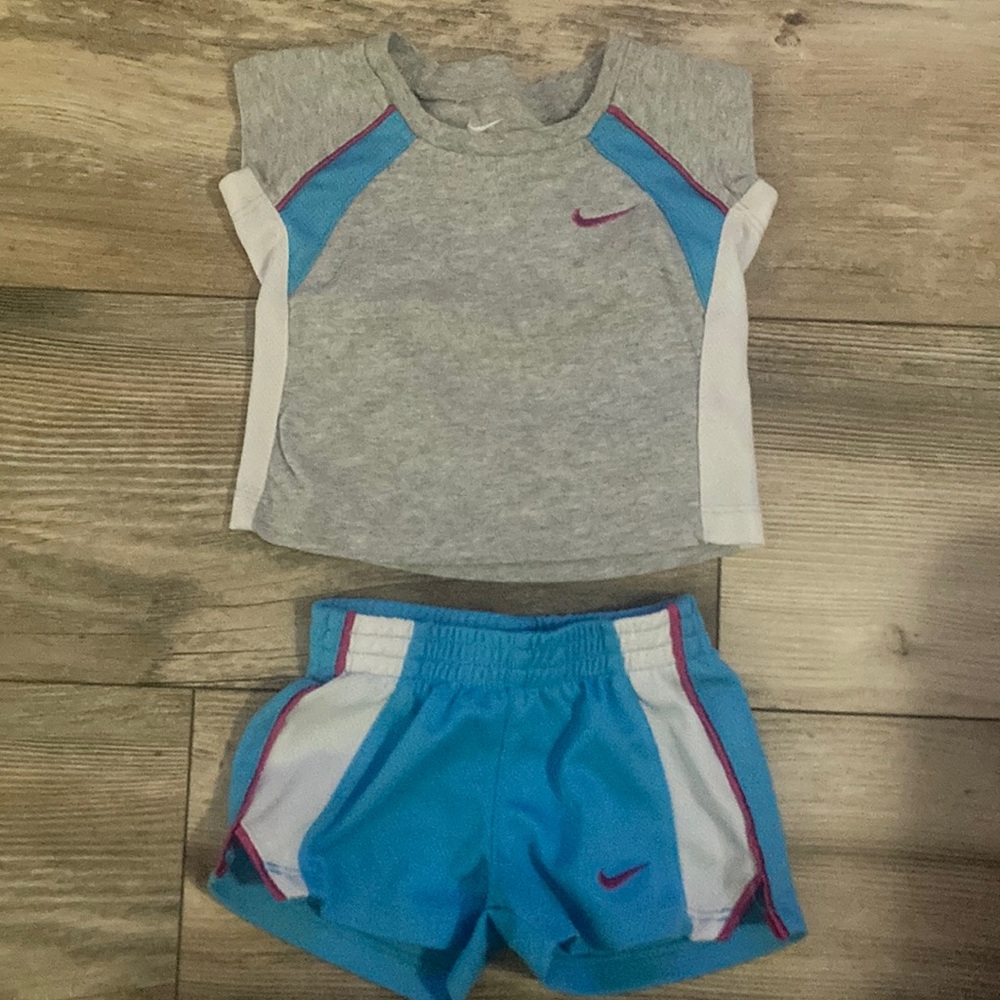 Nike Girls 12m shorts shirt set